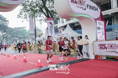 Race photo from ONE RUN 10 K