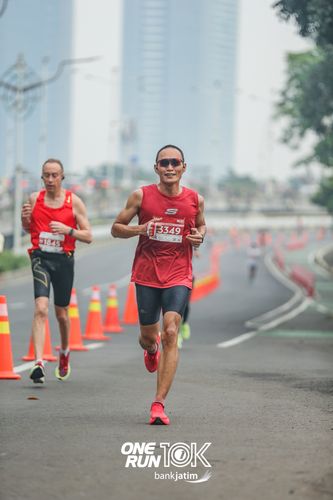 Race photo from ONE RUN 10 K