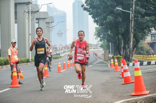 Race photo from ONE RUN 10 K