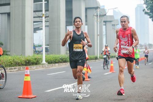 Race photo from ONE RUN 10 K