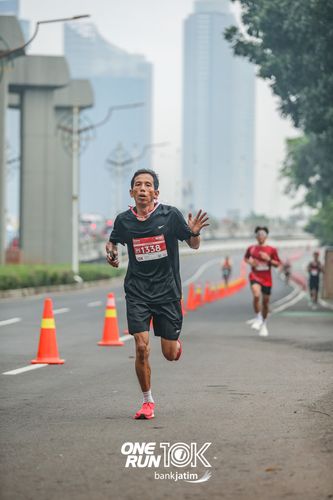 Race photo from ONE RUN 10 K