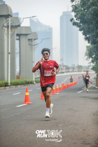 Race photo from ONE RUN 10 K