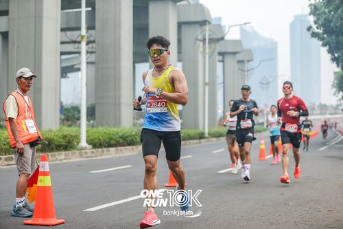 Race photo from ONE RUN 10 K