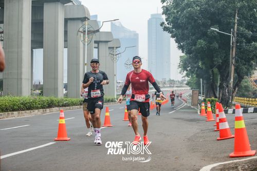 Race photo from ONE RUN 10 K