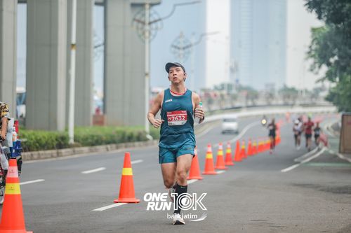 Race photo from ONE RUN 10 K
