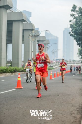 Race photo from ONE RUN 10 K