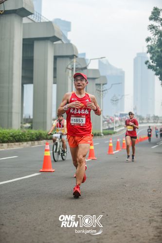 Race photo from ONE RUN 10 K