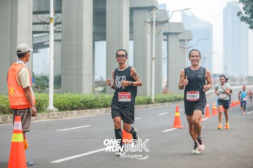 Race photo from ONE RUN 10 K