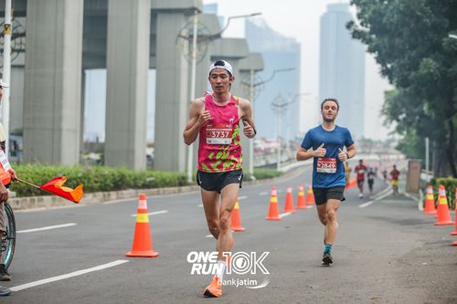 Race photo from ONE RUN 10 K