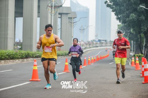 Race photo from ONE RUN 10 K