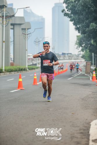 Race photo from ONE RUN 10 K