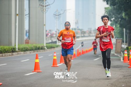 Race photo from ONE RUN 10 K
