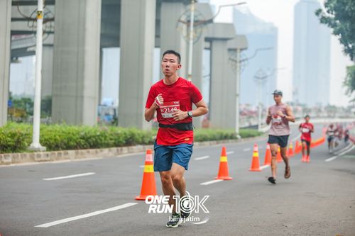 Race photo from ONE RUN 10 K