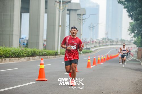 Race photo from ONE RUN 10 K