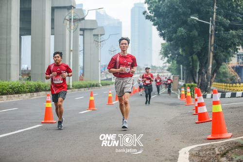Race photo from ONE RUN 10 K