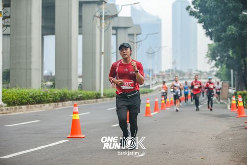 Race photo from ONE RUN 10 K