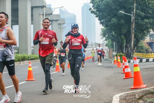 Race photo from ONE RUN 10 K