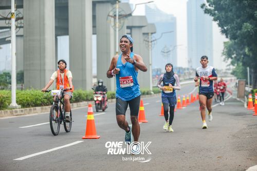 Race photo from ONE RUN 10 K