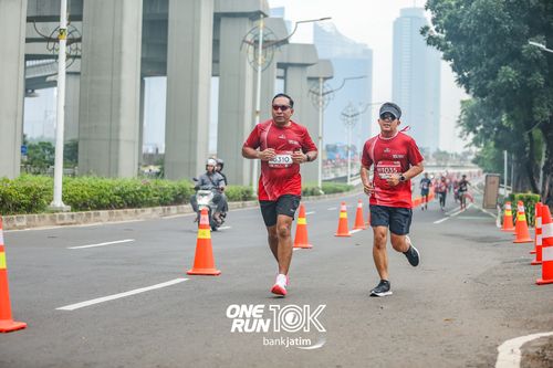 Race photo from ONE RUN 10 K