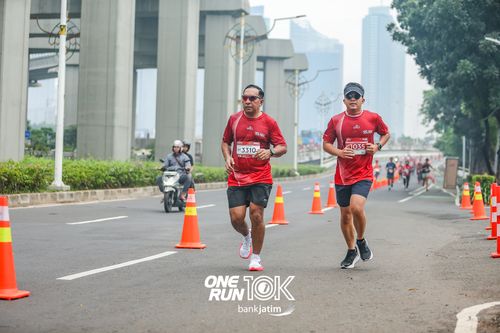 Race photo from ONE RUN 10 K