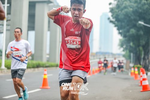 Race photo from ONE RUN 10 K