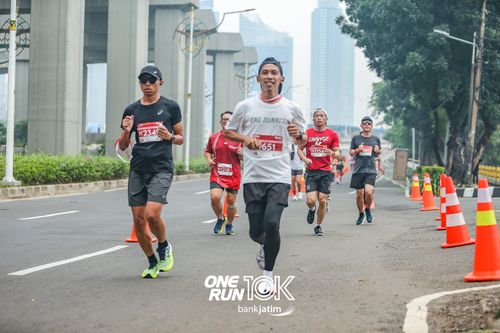 Race photo from ONE RUN 10 K