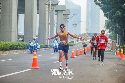 Race photo from ONE RUN 10 K
