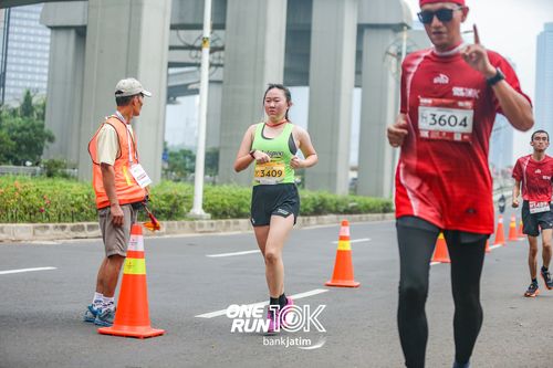 Race photo from ONE RUN 10 K