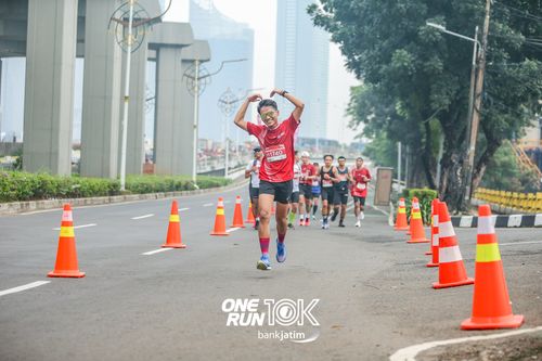 Race photo from ONE RUN 10 K