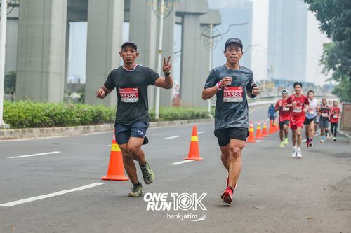 Race photo from ONE RUN 10 K