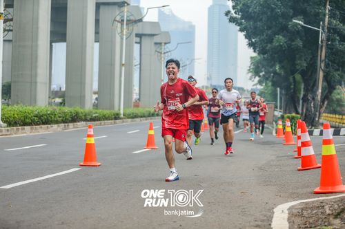 Race photo from ONE RUN 10 K