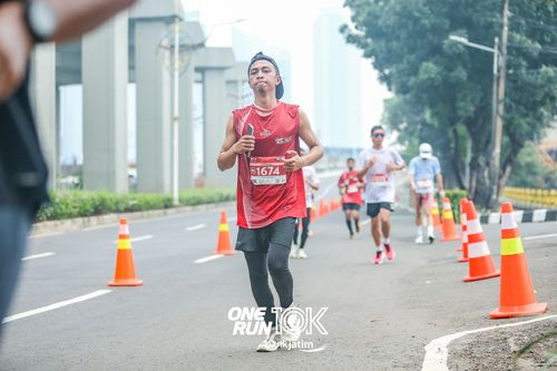 Race photo from ONE RUN 10 K