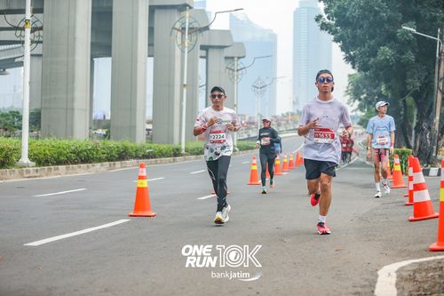Race photo from ONE RUN 10 K