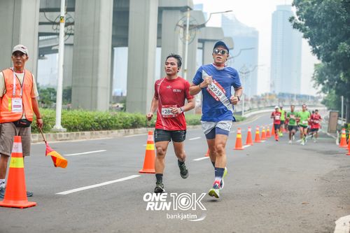 Race photo from ONE RUN 10 K