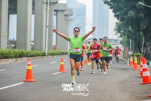 Race photo from ONE RUN 10 K
