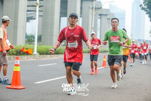 Race photo from ONE RUN 10 K