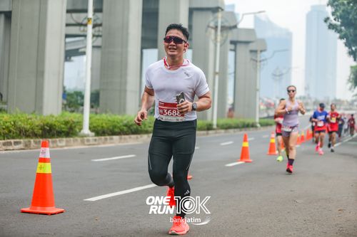 Race photo from ONE RUN 10 K