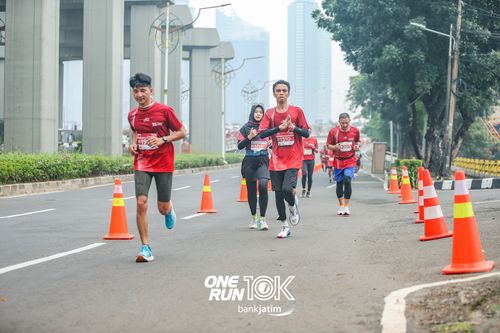Race photo from ONE RUN 10 K