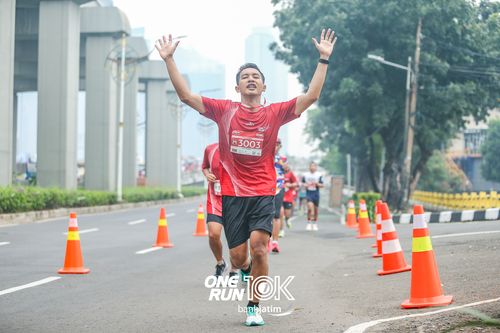 Race photo from ONE RUN 10 K