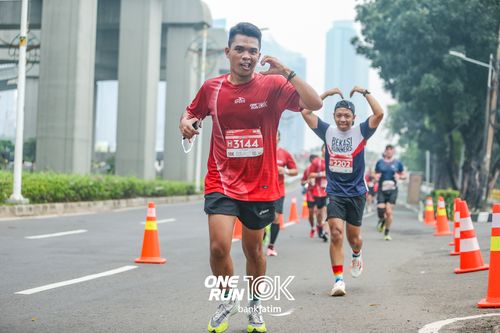 Race photo from ONE RUN 10 K