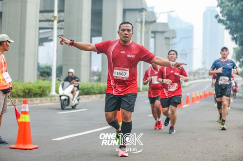 Race photo from ONE RUN 10 K