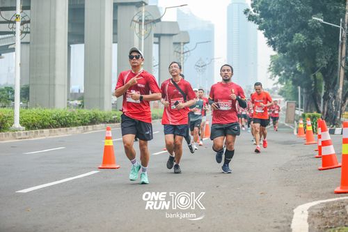 Race photo from ONE RUN 10 K