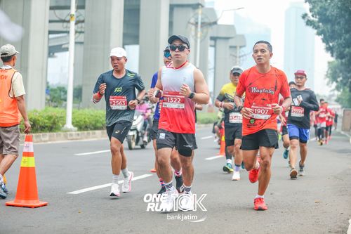 Race photo from ONE RUN 10 K