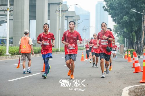 Race photo from ONE RUN 10 K