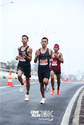 Race photo from ONE RUN 10 K