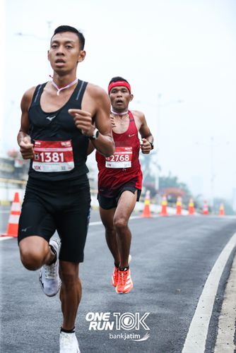 Race photo from ONE RUN 10 K