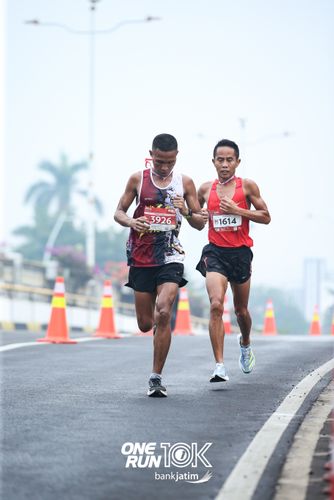 Race photo from ONE RUN 10 K