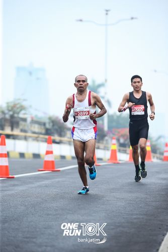 Race photo from ONE RUN 10 K