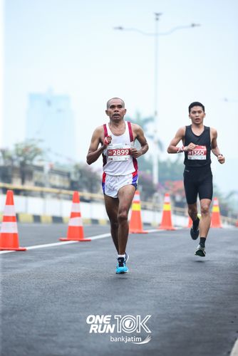 Race photo from ONE RUN 10 K