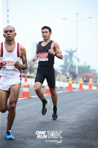 Race photo from ONE RUN 10 K